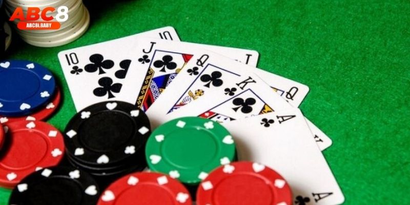Giao diện chơi Poker trực tuyến tại ABC8 thân thiện, dễ sử dụng